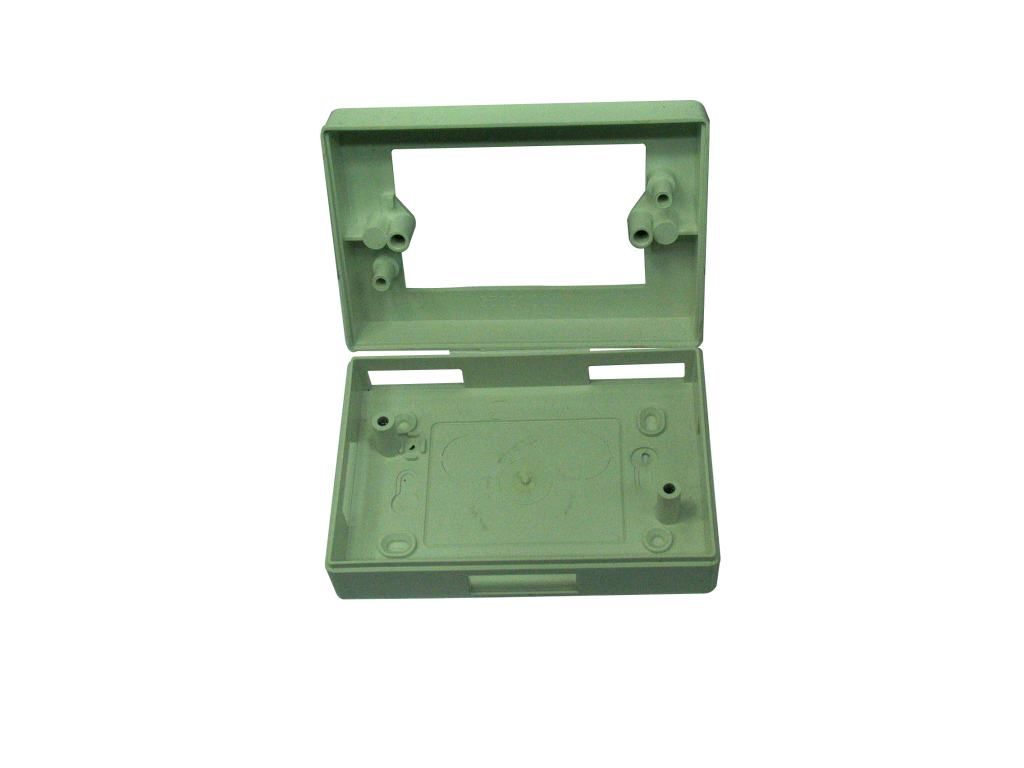 Surface Box Trunking Plug 2x4